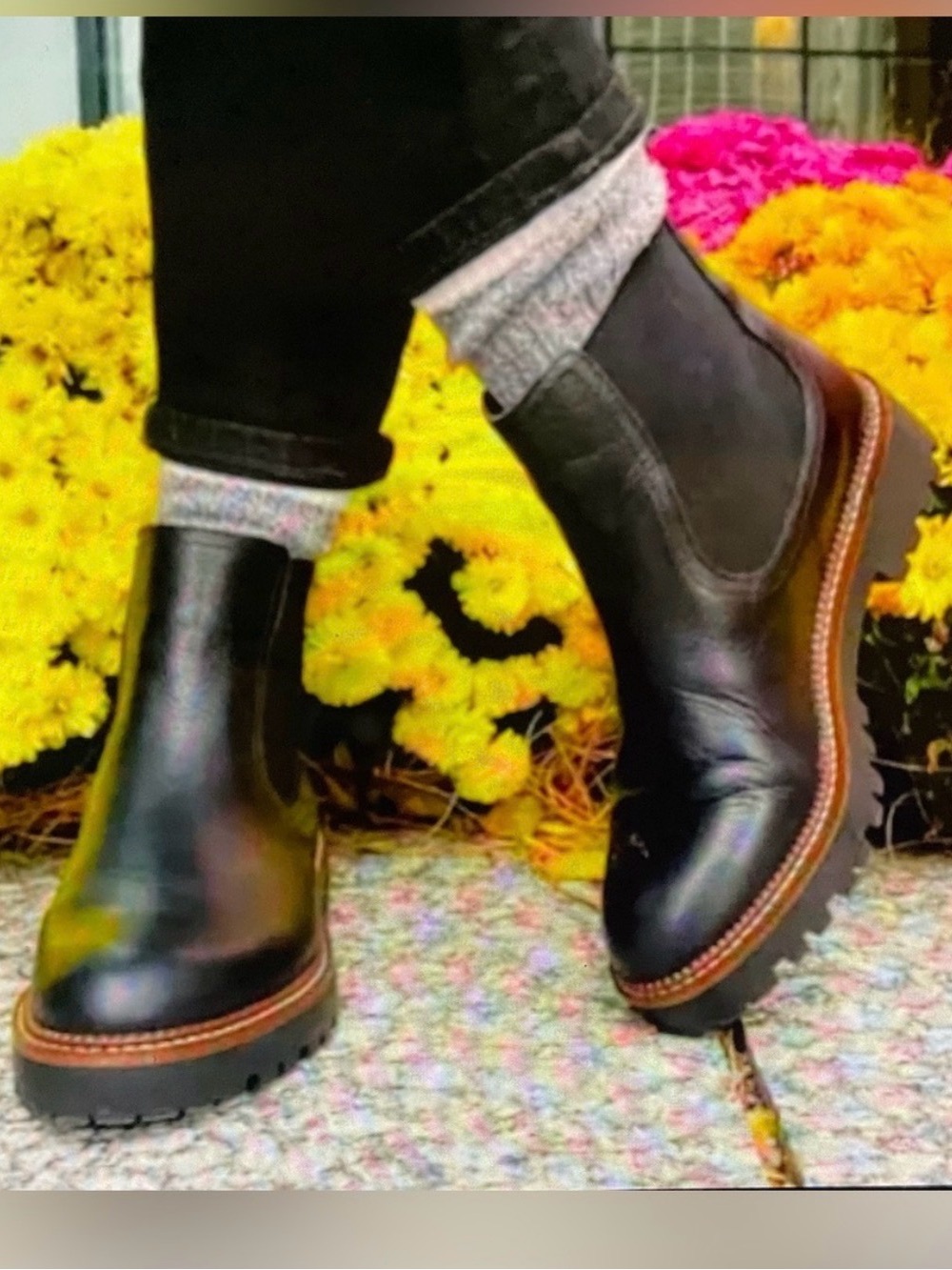 Caslon Miller Chelsea Boot Black Leather Size 8 Water Resistant Lug Sole